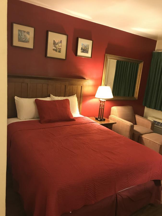 Canyonlands Motor Inn Монтичелло Экстерьер фото