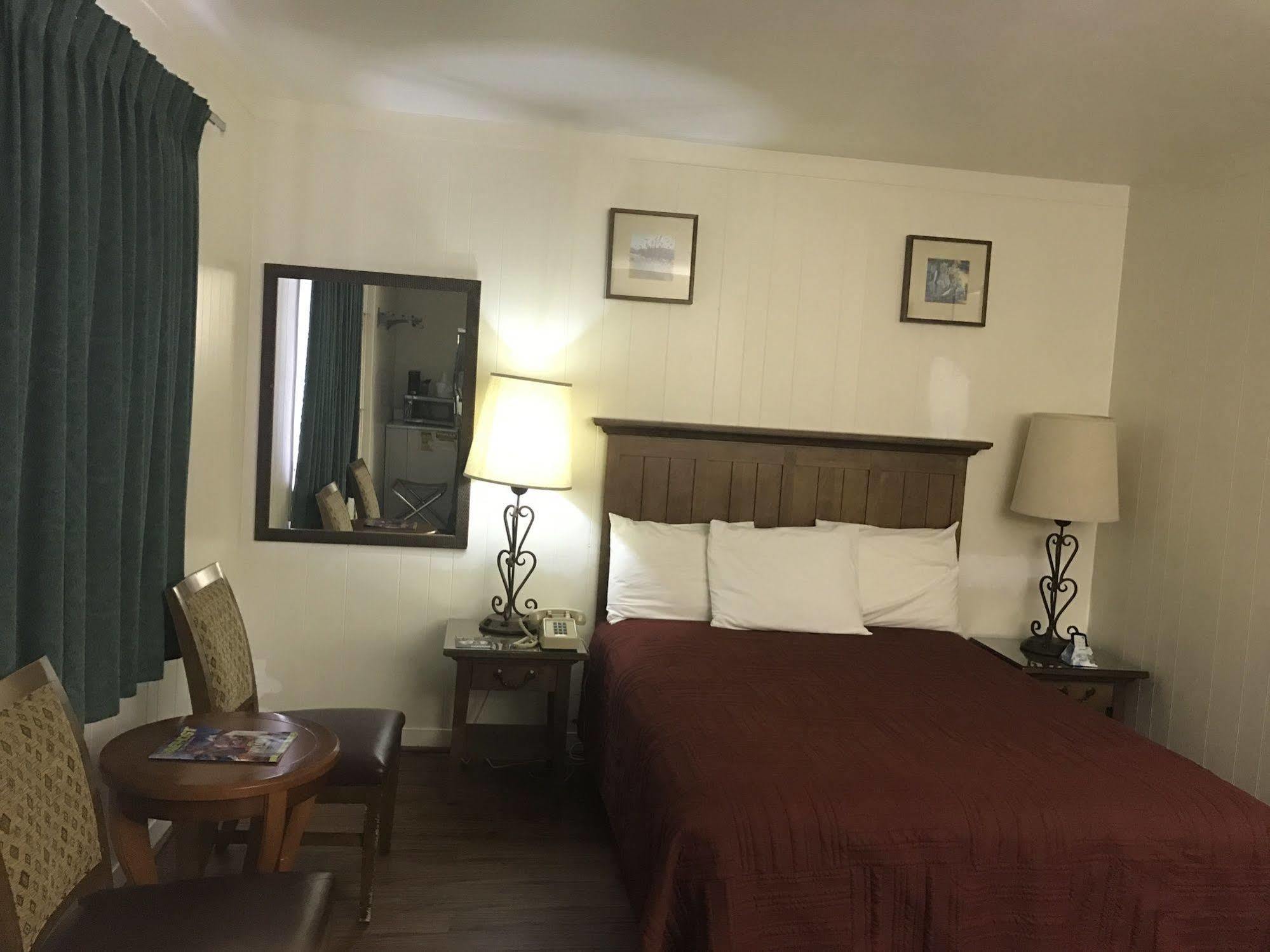 Canyonlands Motor Inn Монтичелло Экстерьер фото