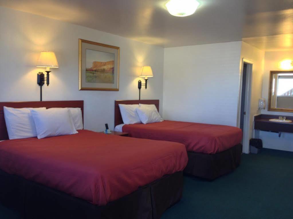 Canyonlands Motor Inn Монтичелло Экстерьер фото