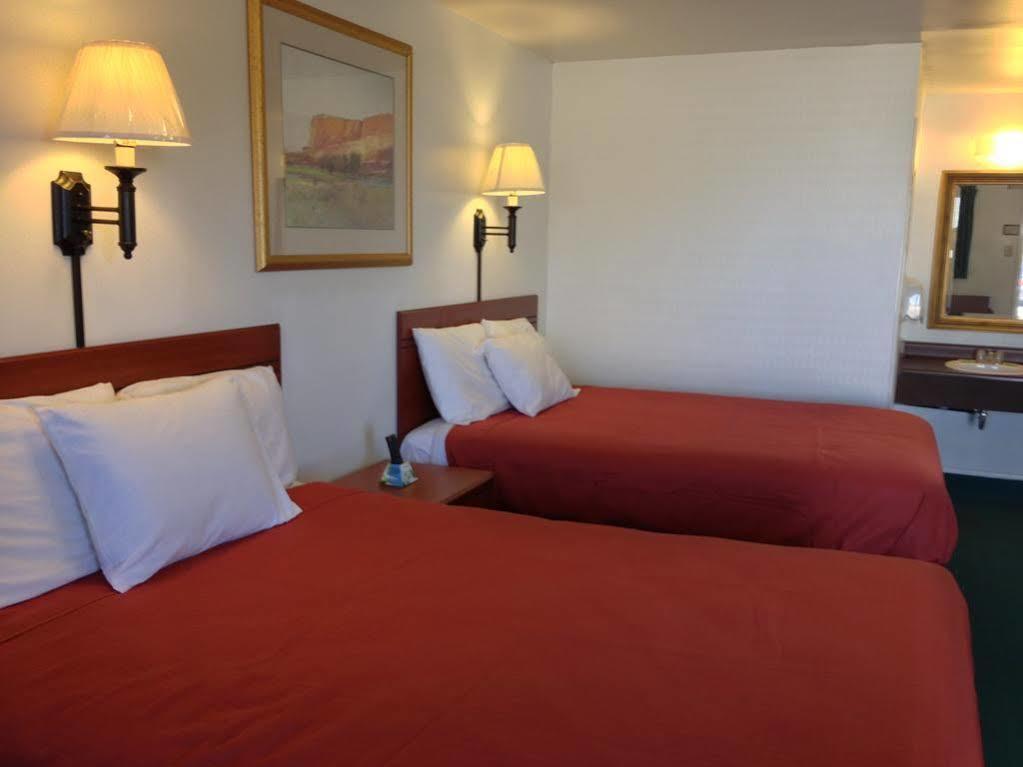 Canyonlands Motor Inn Монтичелло Экстерьер фото