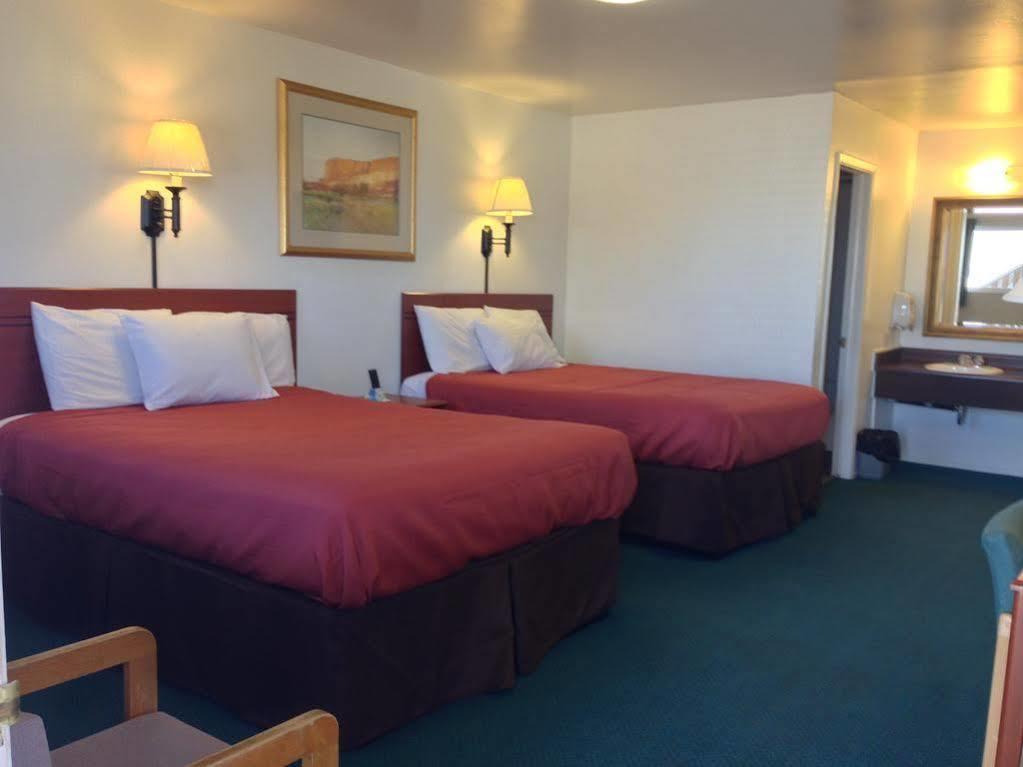 Canyonlands Motor Inn Монтичелло Экстерьер фото